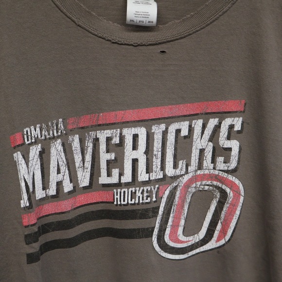 Omaha UNO Mavericks Hockey Distressed Graphic‎ LS T-Shirt Soft THIN 2XL - Picture 2 of 8